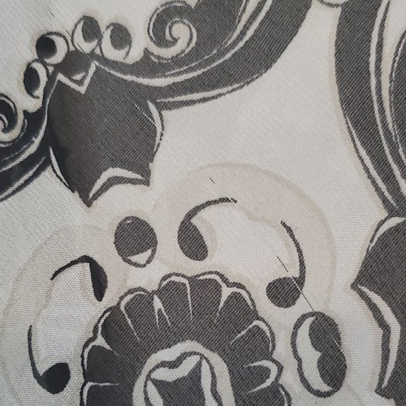 White House black market (medium black and white sheer top) - Picture 8 of 10